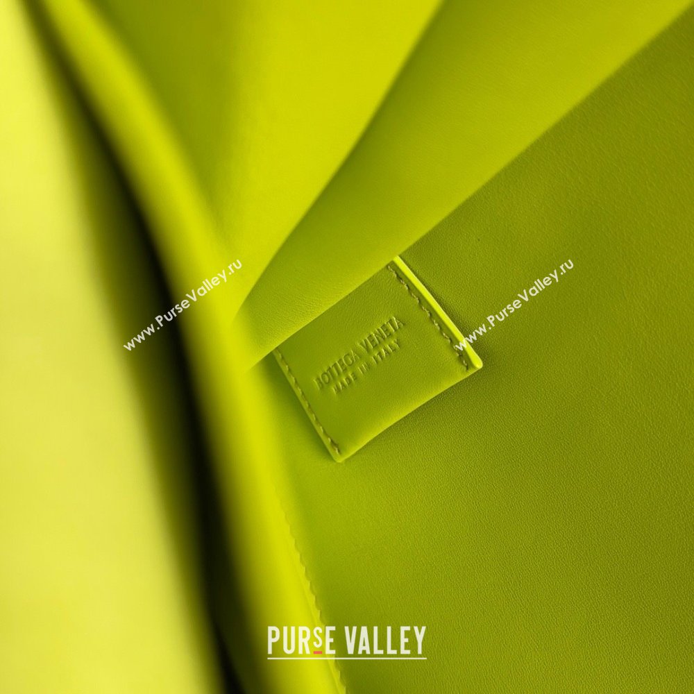 Bottega Veneta Small intrecciato leather document case With Wristlet Kiwi Green 2023 (misu-23110217)