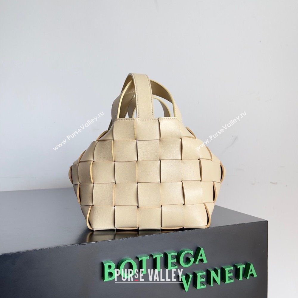 Bottega Veneta small intreccio leather Bowling Cassette Bag Beige 2023 (misu-230927-44)
