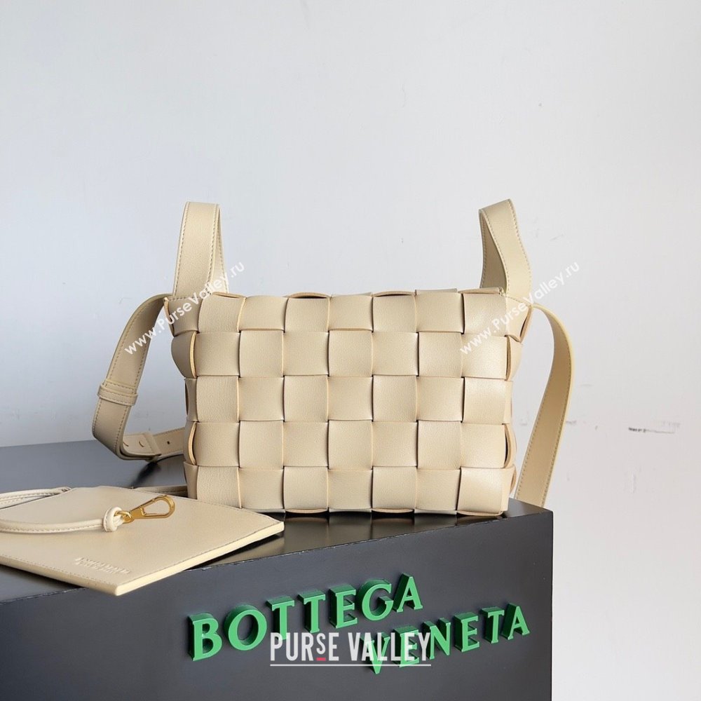 Bottega Veneta small intreccio leather Bowling Cassette Bag Beige 2023 (misu-230927-44)