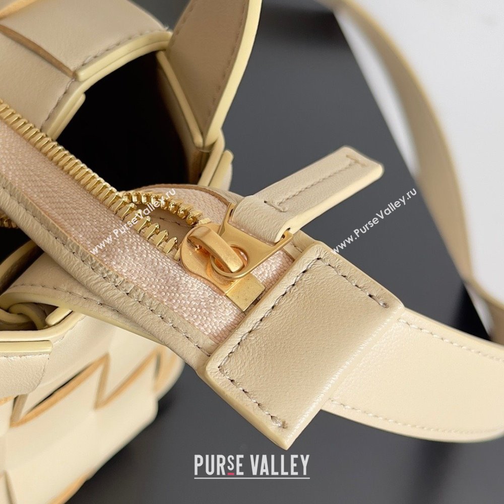 Bottega Veneta small intreccio leather Bowling Cassette Bag Beige 2023 (misu-230927-44)