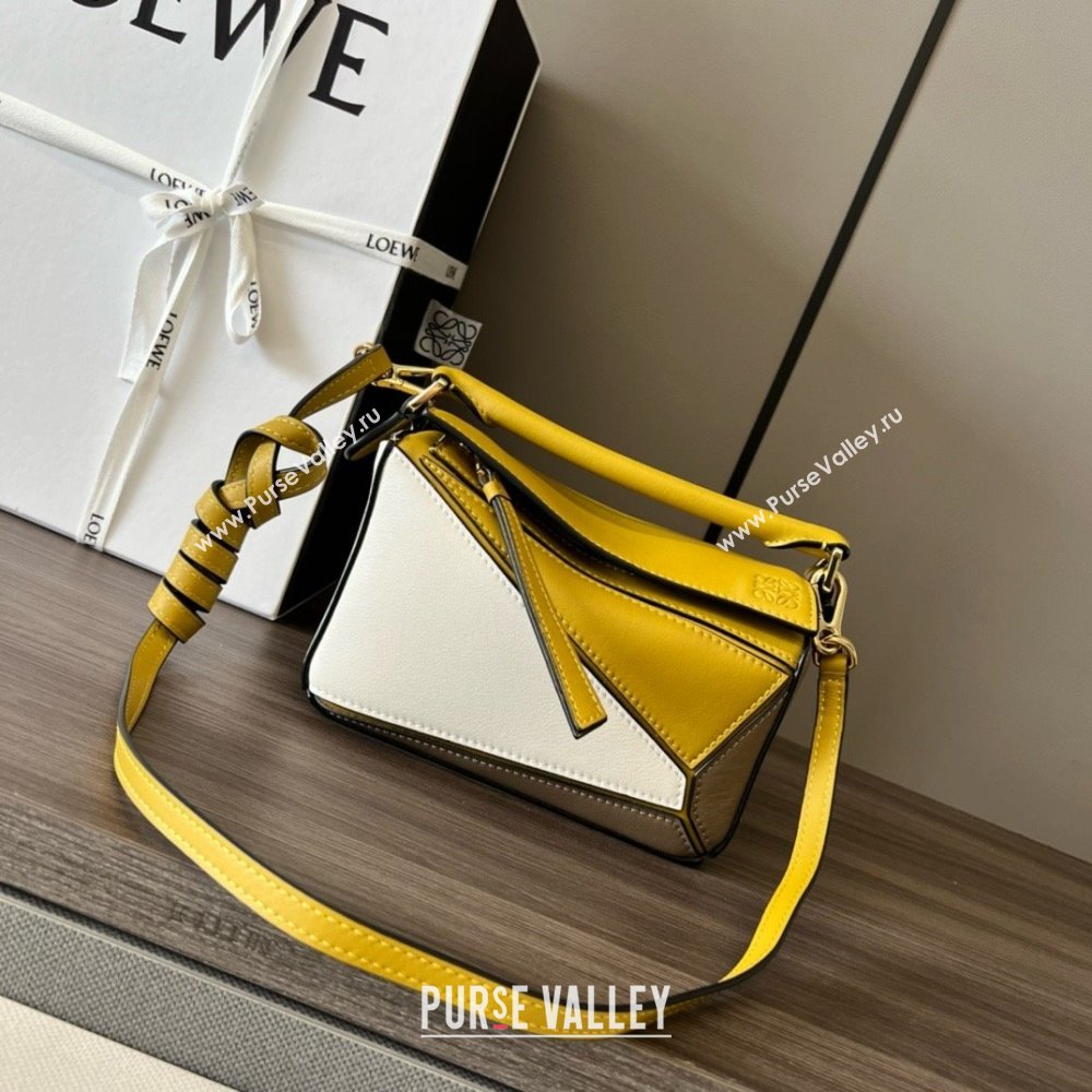 Loewe Mini Puzzle bag in classic calfskin Ochre/Soft White 2024 (yongsheng-240412-06)