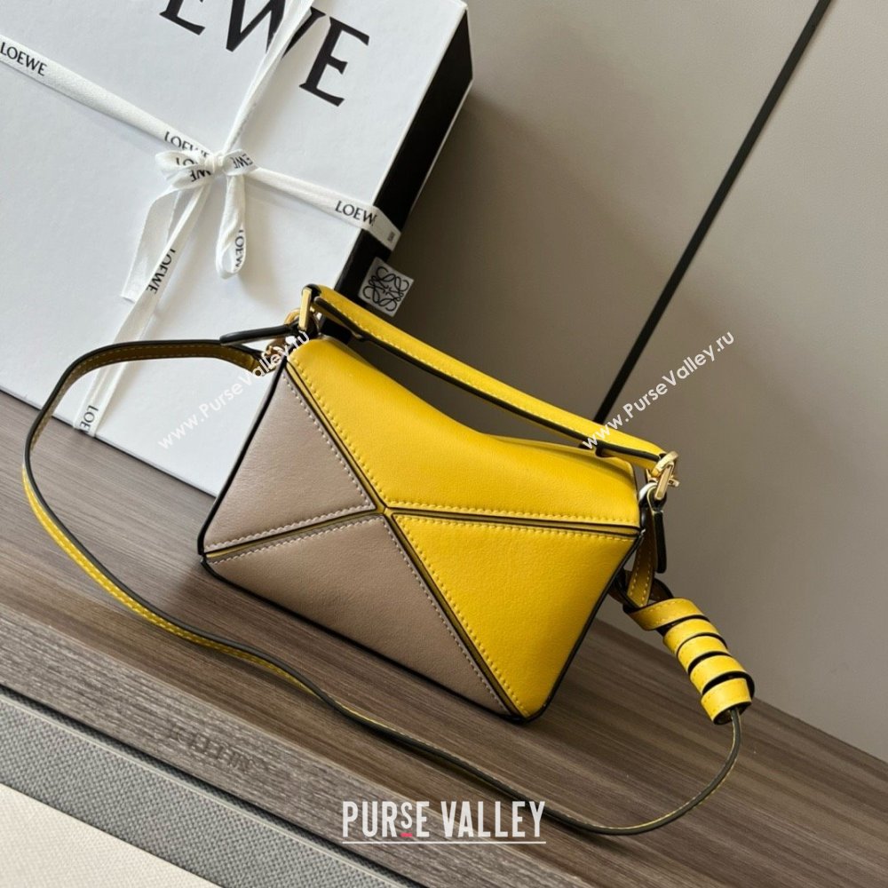 Loewe Mini Puzzle bag in classic calfskin Ochre/Soft White 2024 (yongsheng-240412-06)