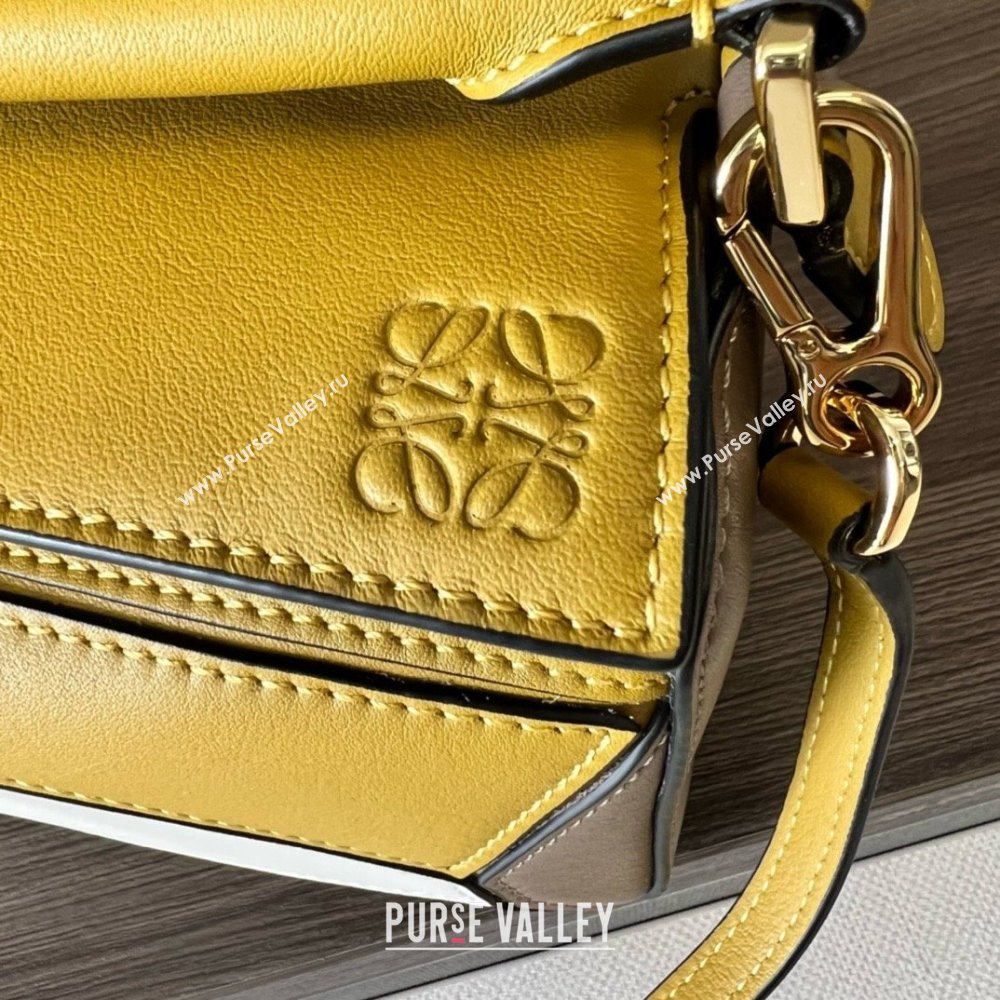 Loewe Mini Puzzle bag in classic calfskin Ochre/Soft White 2024 (yongsheng-240412-06)