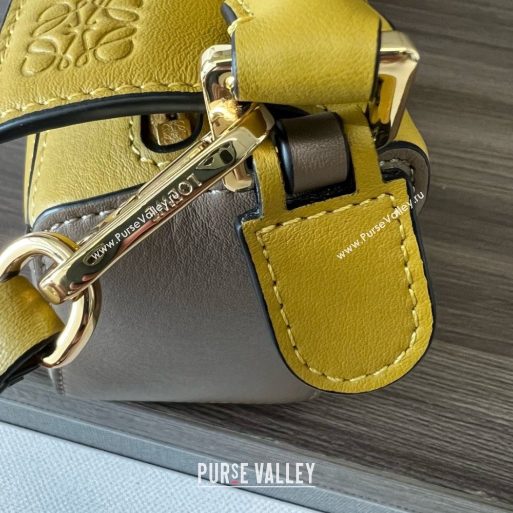 Loewe Mini Puzzle bag in classic calfskin Ochre/Soft White 2024 (yongsheng-240412-06)