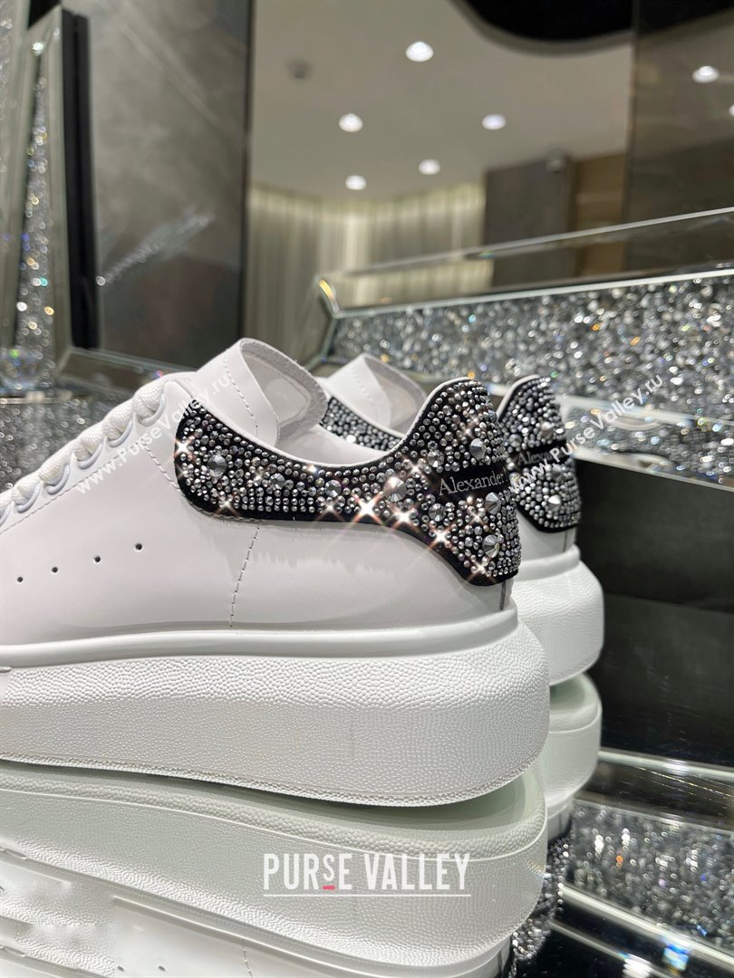 Alexander McQueen Womens Oversized Sneaker with crystal-embellishment in White/silver 2023 (danni-231019-05)