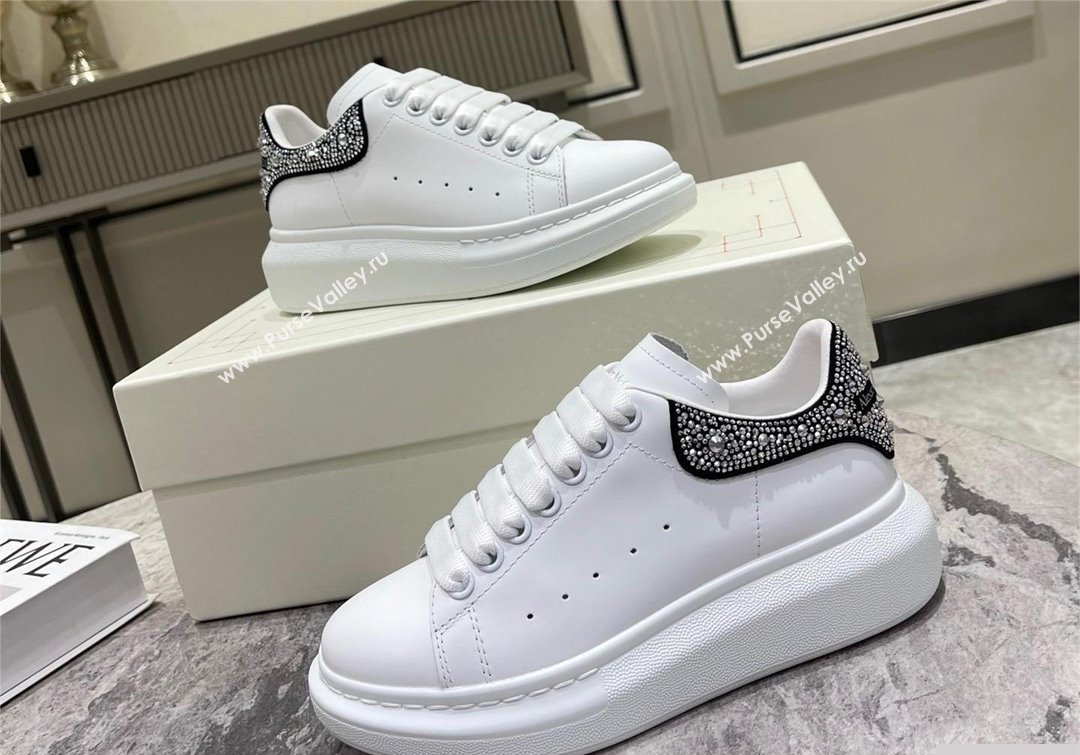 Alexander McQueen Womens Oversized Sneaker with crystal-embellishment in White/silver 2023 (danni-231019-05)