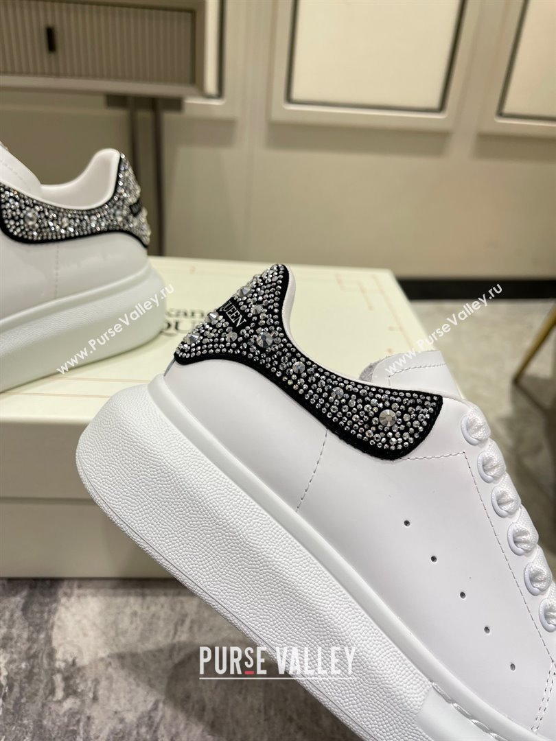 Alexander McQueen Womens Oversized Sneaker with crystal-embellishment in White/silver 2023 (danni-231019-05)