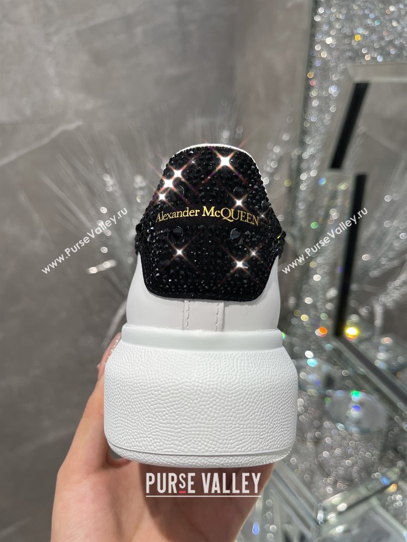 Alexander McQueen Womens Oversized Sneaker with crystal-embellishment in White/jet black 2023 (danni-231019-01)