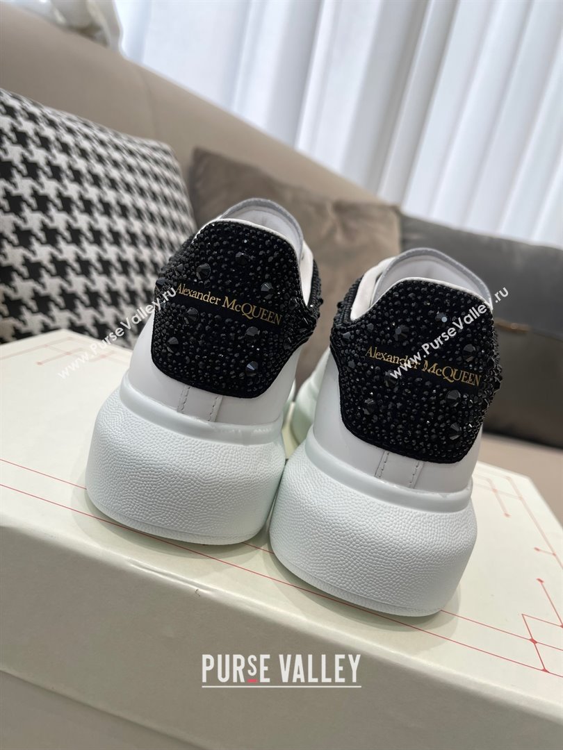 Alexander McQueen Womens Oversized Sneaker with crystal-embellishment in White/jet black 2023 (danni-231019-01)