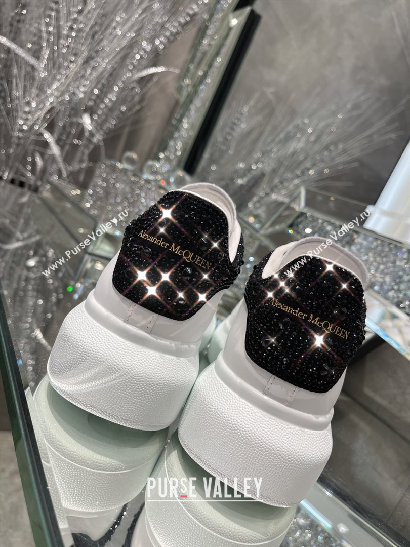 Alexander McQueen Womens Oversized Sneaker with crystal-embellishment in White/jet black 2023 (danni-231019-01)