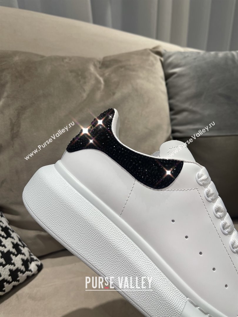 Alexander McQueen Womens Oversized Sneaker with crystal-embellishment in White/jet black 2023 (danni-231019-01)