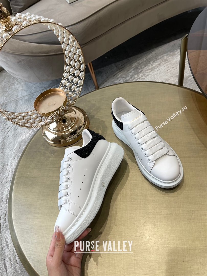 Alexander McQueen Womens Oversized Sneaker with crystal-embellishment in White/jet black 2023 (danni-231019-01)