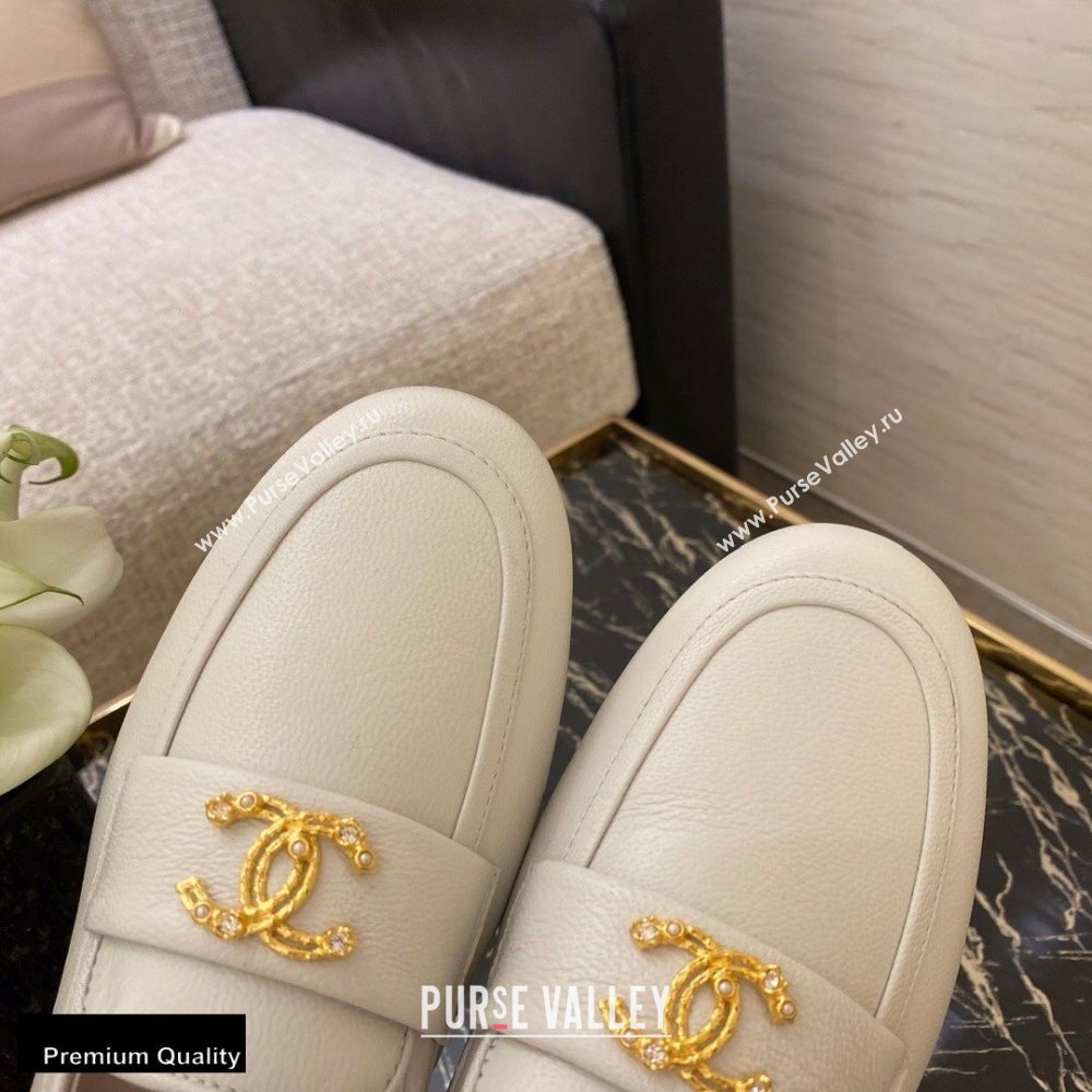 Chanel Top Quality Calfskin Gold CC Logo Loafers White 2020 (xo-20100907)