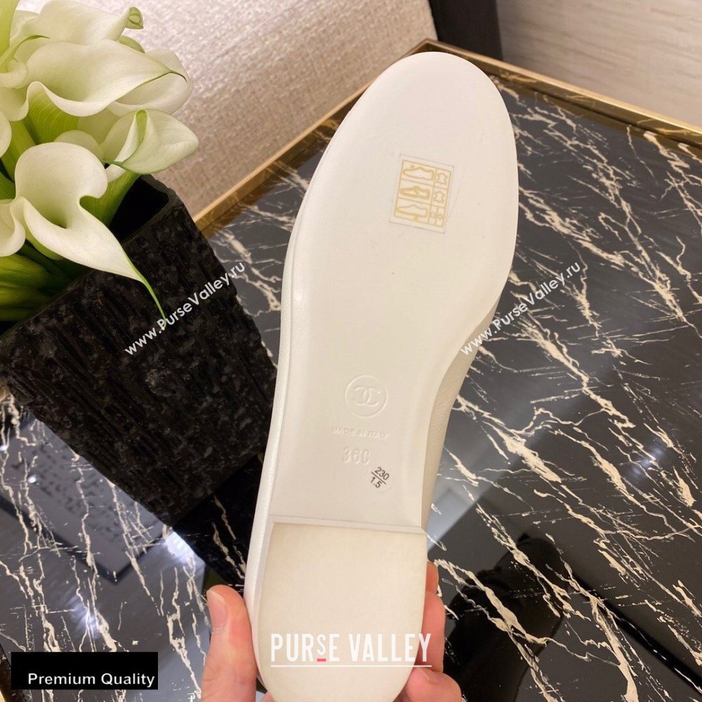 Chanel Top Quality Calfskin Gold CC Logo Loafers White 2020 (xo-20100907)