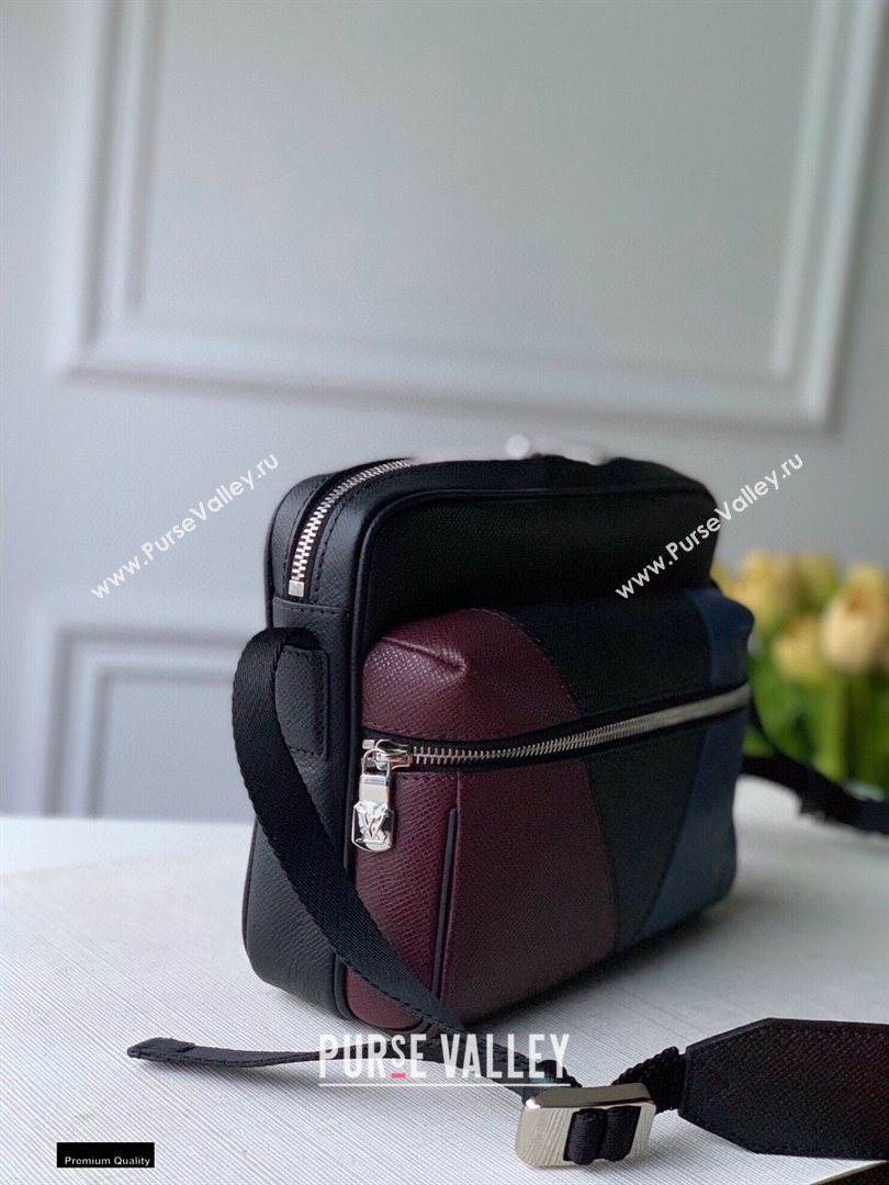 Louis Vuitton Taiga Leather Outdoor Messenger Bag M30703 (kiki-20123128)