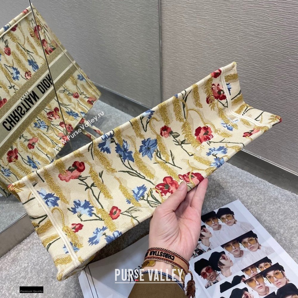 Dior Book Tote Bag in Beige Multicolor Hibiscus Metallic Thread Embroidery 2021 (vivi-2112302)