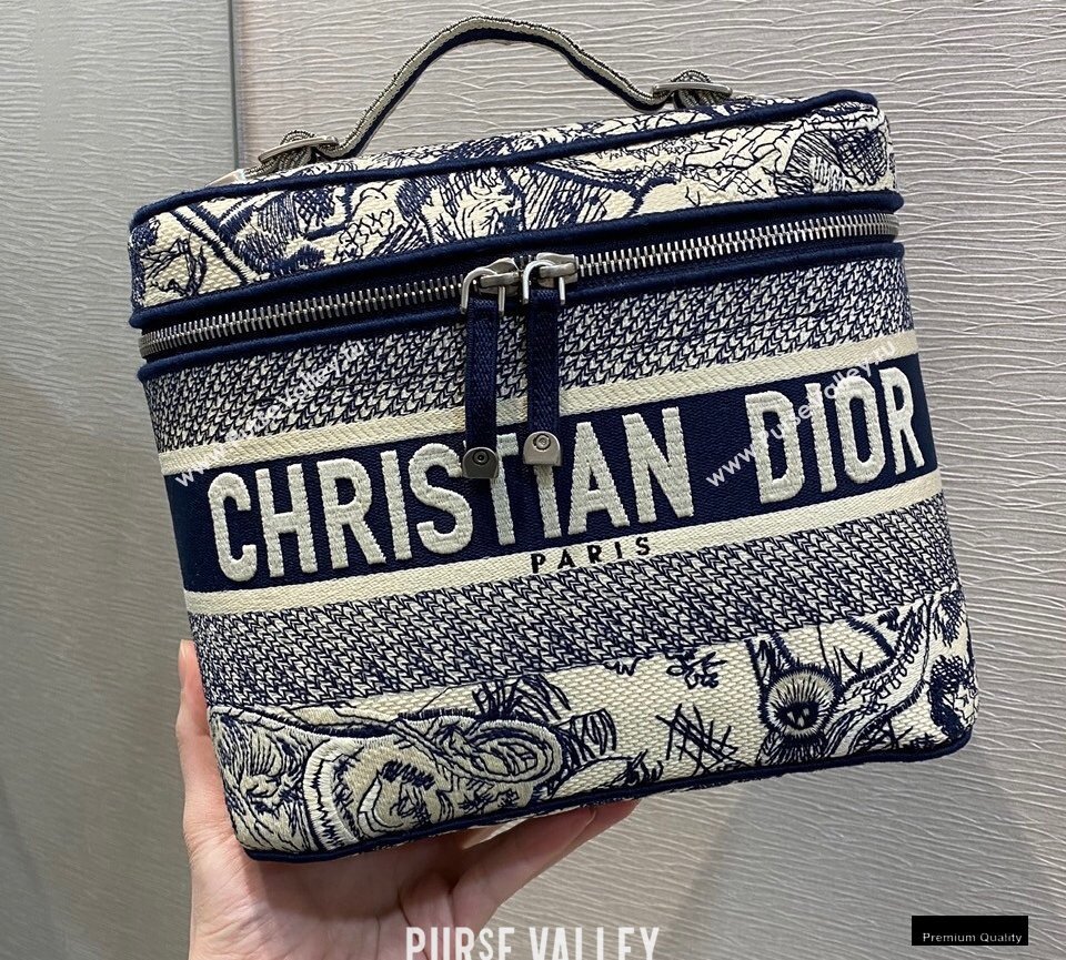Dior Diortravel Vanity Case Bag in Blue Toile de Jouy Embroidery 2021 (vivi-21012304)