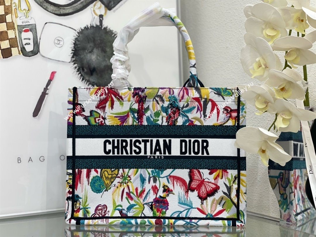 Dior medium Book Tote Bag in White Multicolor Toile de Jouy Fantastica Embroidery 2024 (xxg-240413-01)