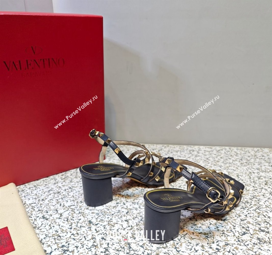 Valentino Heel 6cm Rockstud sandals with straps in calfskin leather Black (hongyang-23101260)