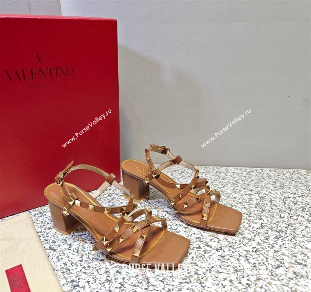 Valentino Heel 6cm Rockstud sandals with straps in calfskin leather Brown (hongyang-23101264)