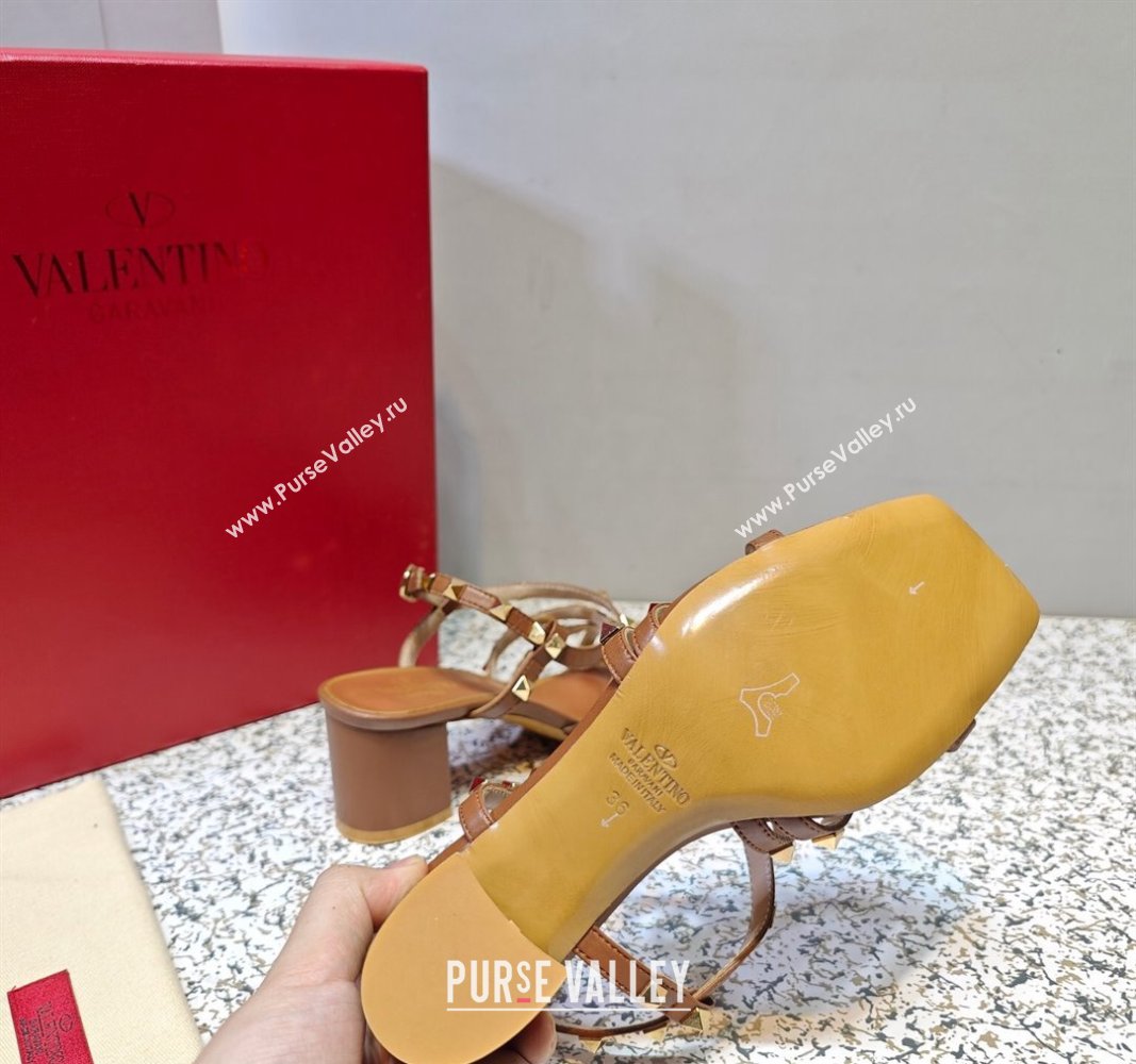 Valentino Heel 6cm Rockstud sandals with straps in calfskin leather Brown (hongyang-23101264)