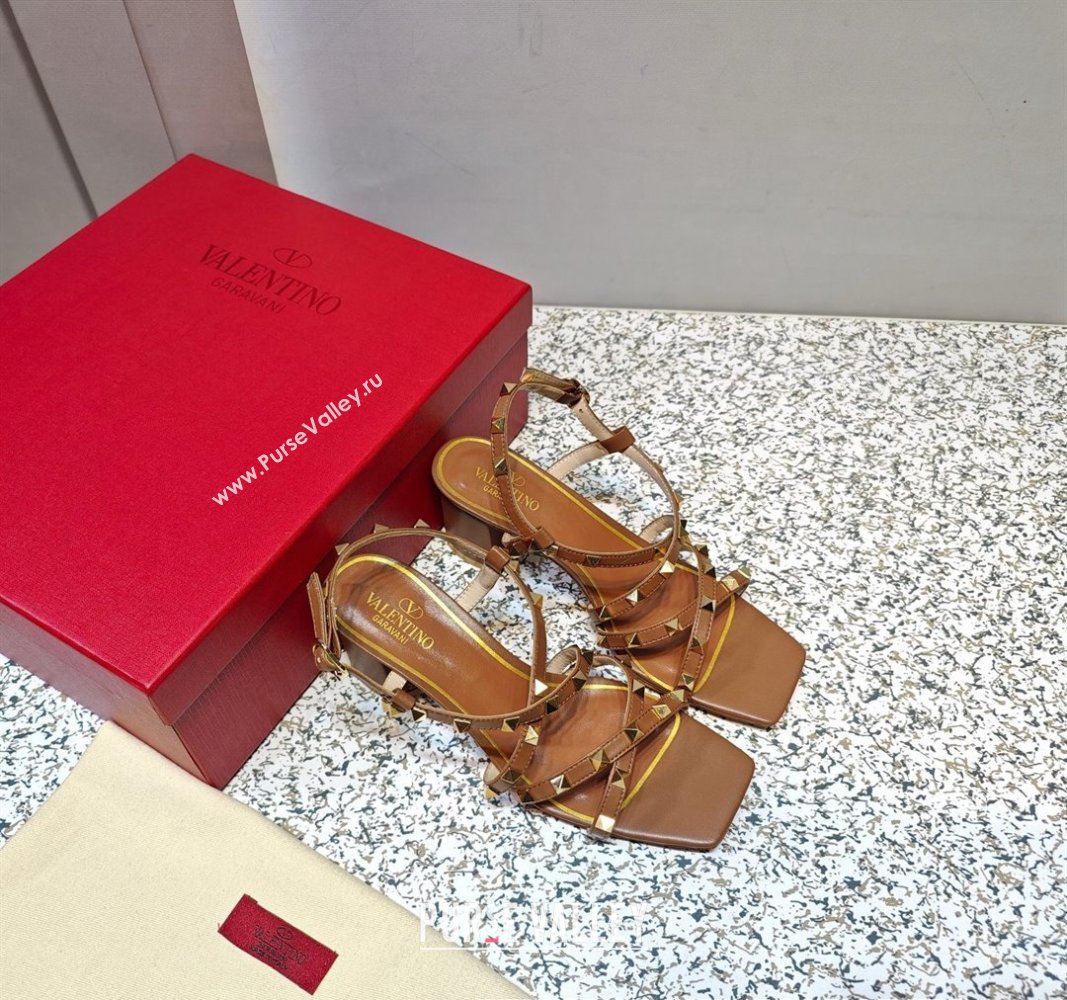 Valentino Heel 6cm Rockstud sandals with straps in calfskin leather Brown (hongyang-23101264)