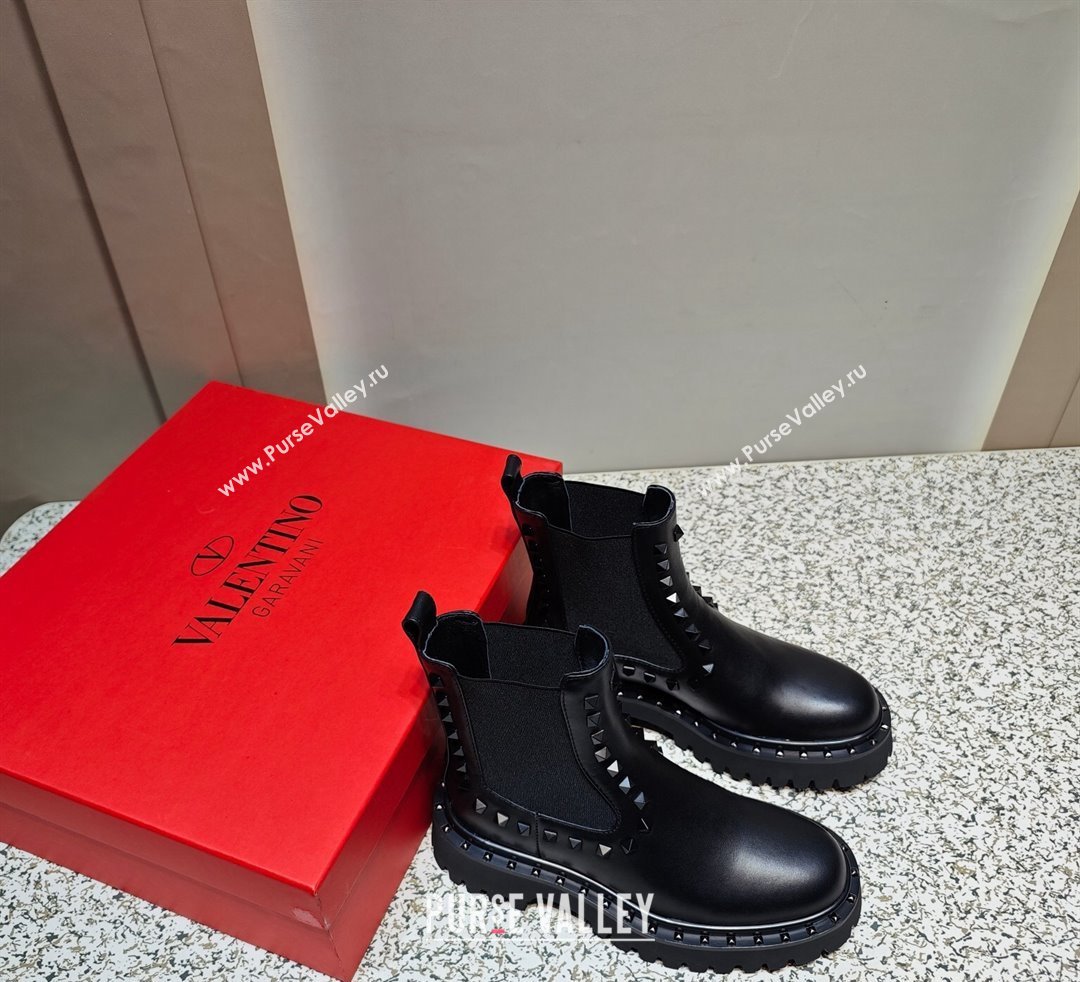Valentino Rockstud Beatle boots with tone-on-tone studs in calfskin Black 2023 (hongyang-23092609)