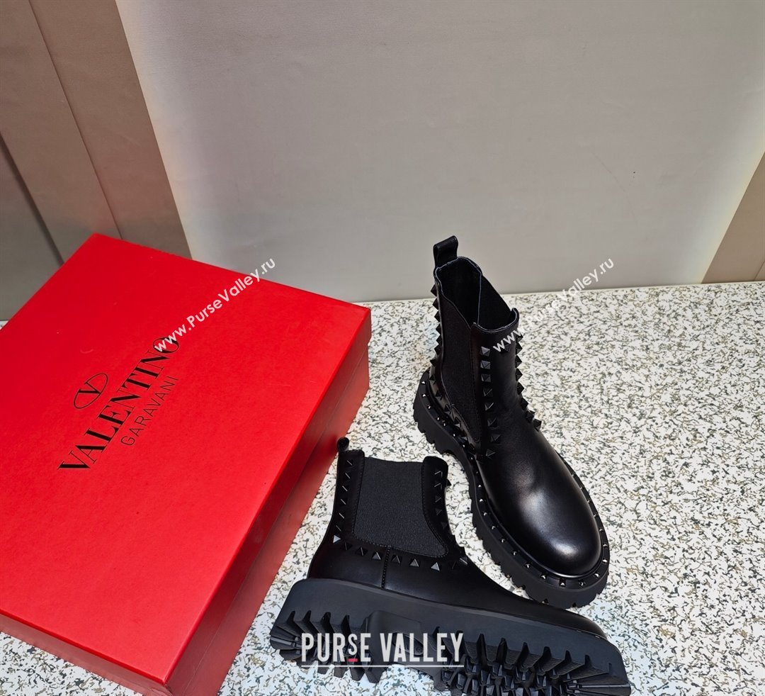 Valentino Rockstud Beatle boots with tone-on-tone studs in calfskin Black 2023 (hongyang-23092609)