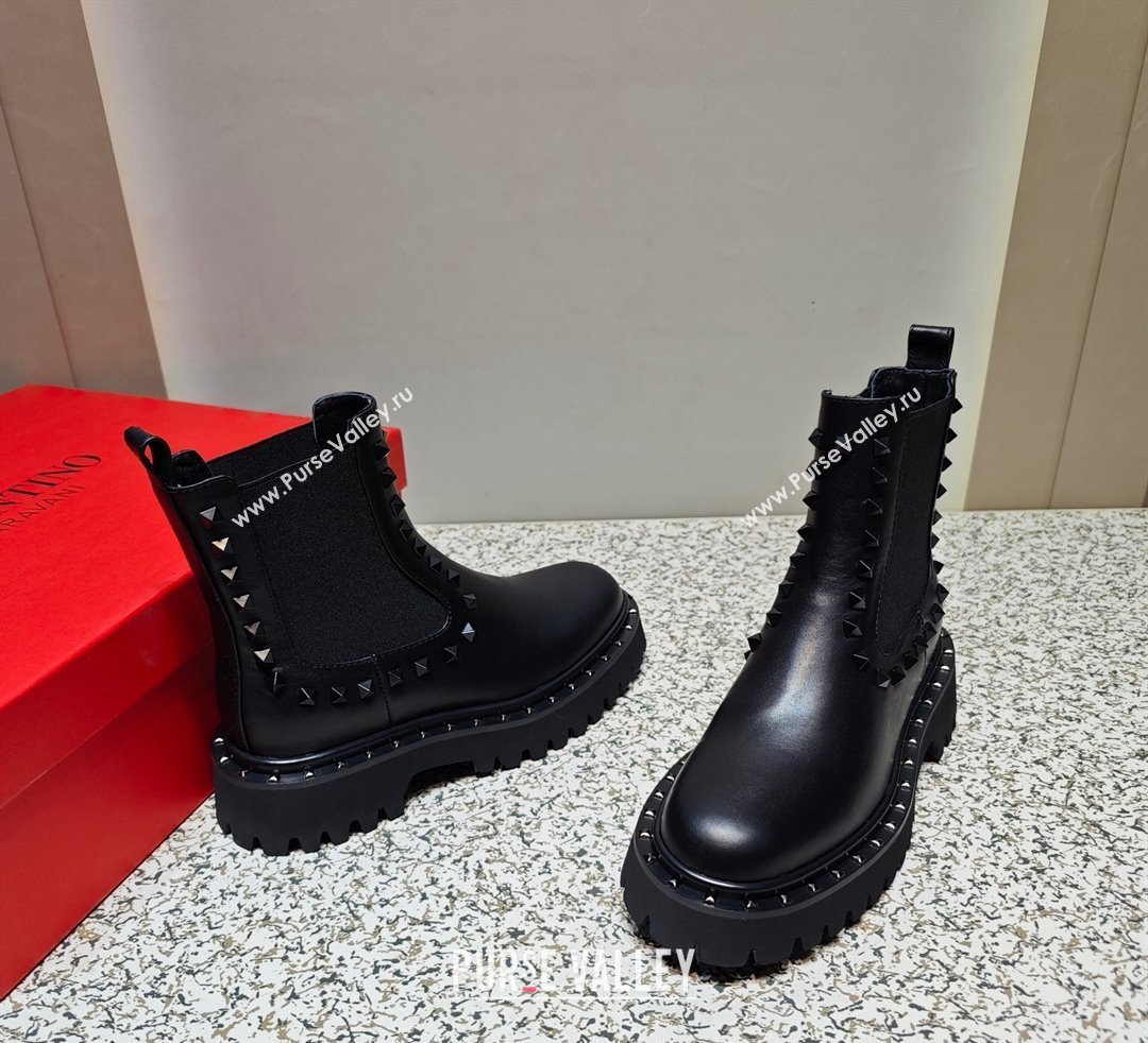Valentino Rockstud Beatle boots with tone-on-tone studs in calfskin Black 2023 (hongyang-23092609)
