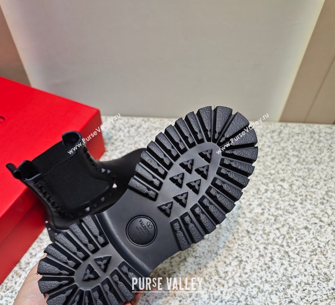 Valentino Rockstud Beatle boots with tone-on-tone studs in calfskin Black 2023 (hongyang-23092609)