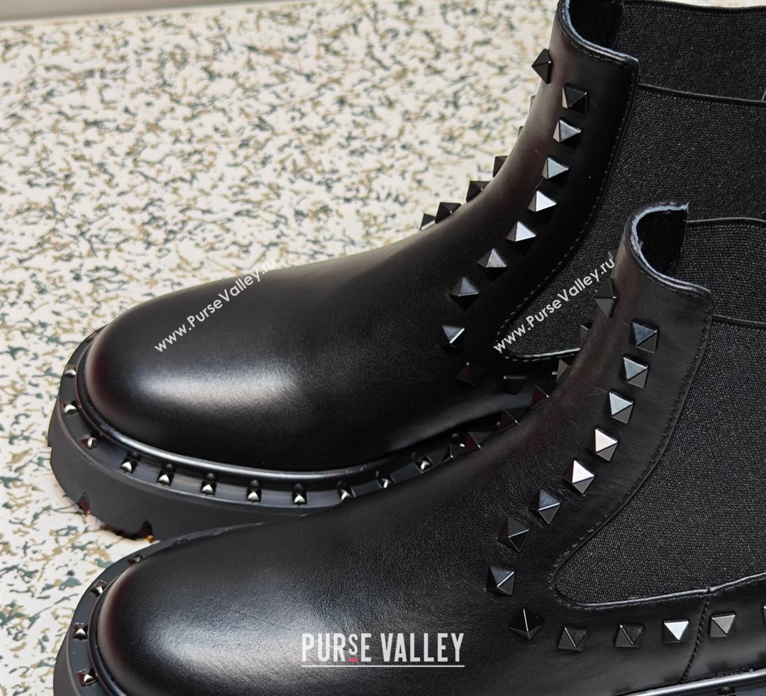 Valentino Rockstud Beatle boots with tone-on-tone studs in calfskin Black 2023 (hongyang-23092609)