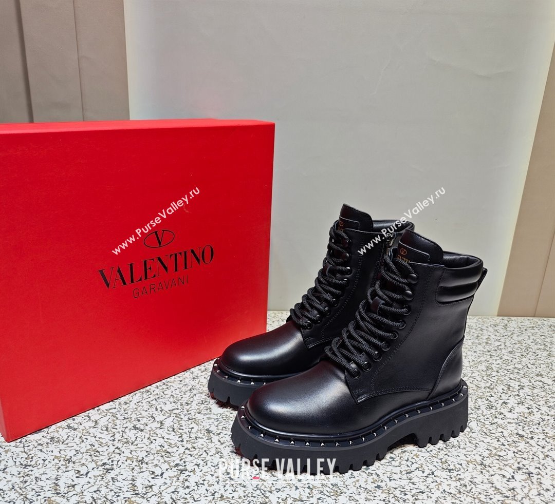 Valentino Rockstud combat boots with tone-on-tone studs in calfskin Black 2023 (hongyang-23092610)