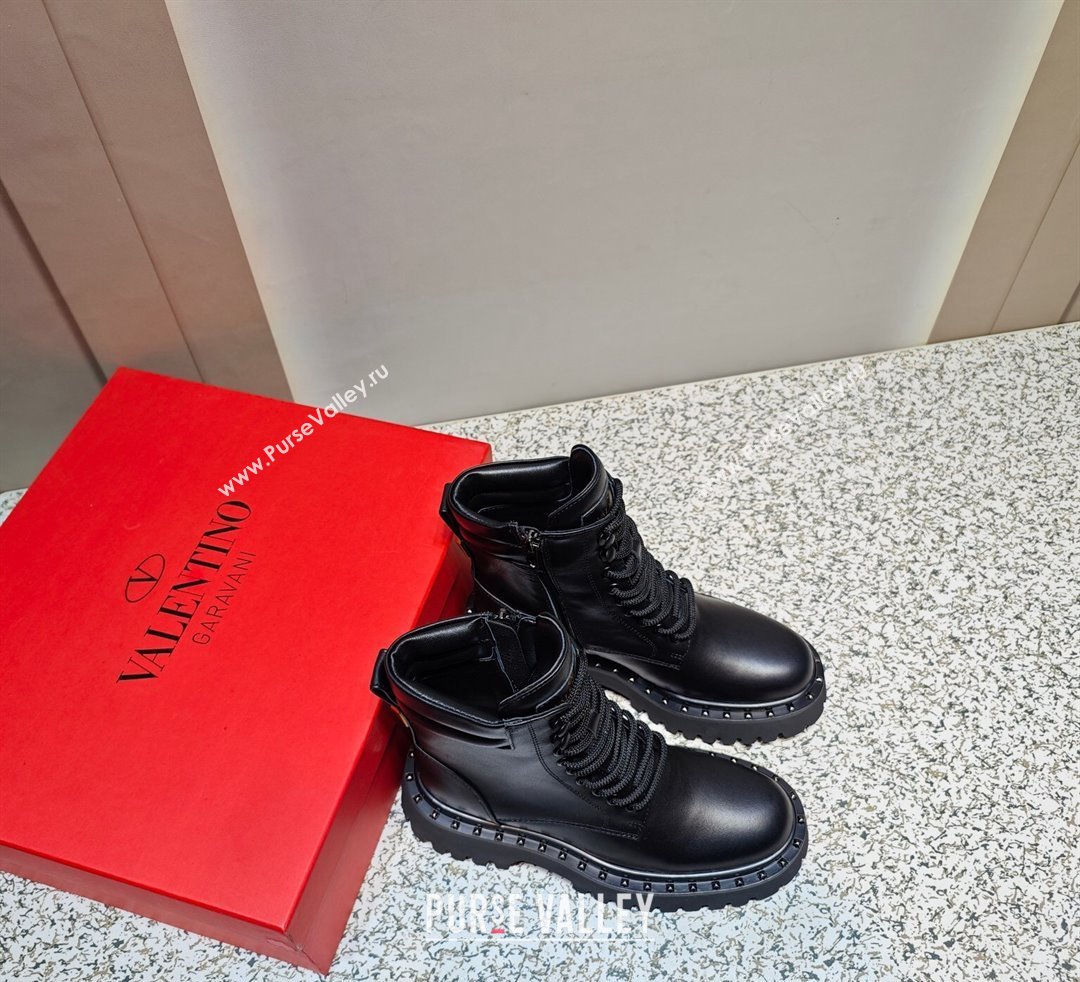 Valentino Rockstud combat boots with tone-on-tone studs in calfskin Black 2023 (hongyang-23092610)