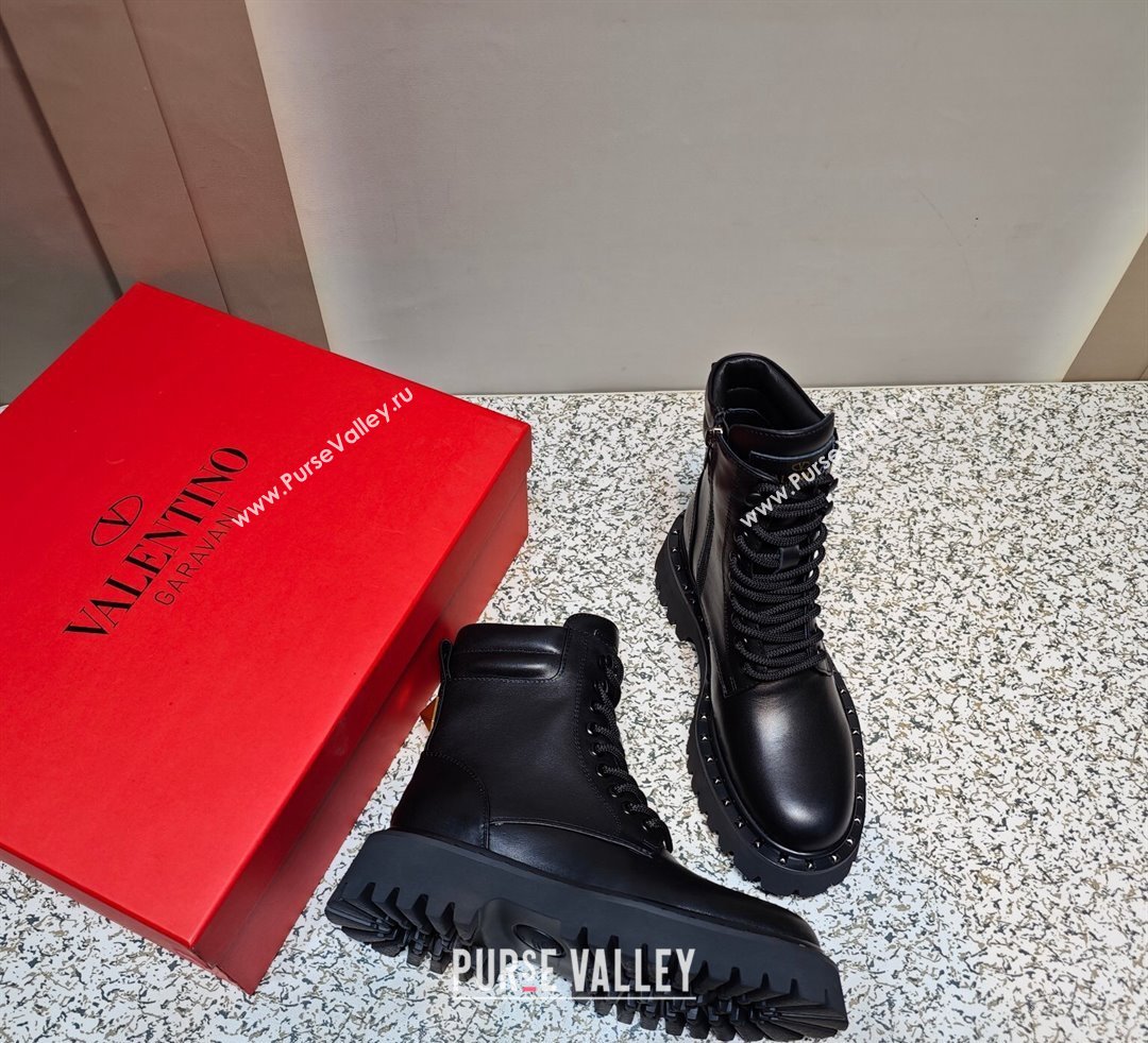 Valentino Rockstud combat boots with tone-on-tone studs in calfskin Black 2023 (hongyang-23092610)