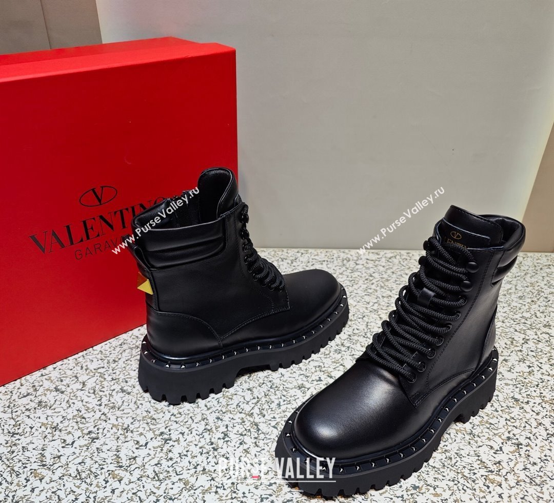 Valentino Rockstud combat boots with tone-on-tone studs in calfskin Black 2023 (hongyang-23092610)