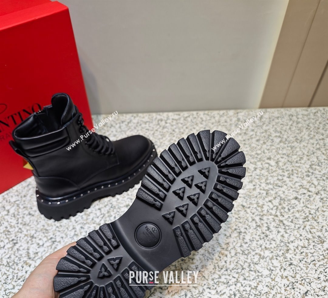 Valentino Rockstud combat boots with tone-on-tone studs in calfskin Black 2023 (hongyang-23092610)