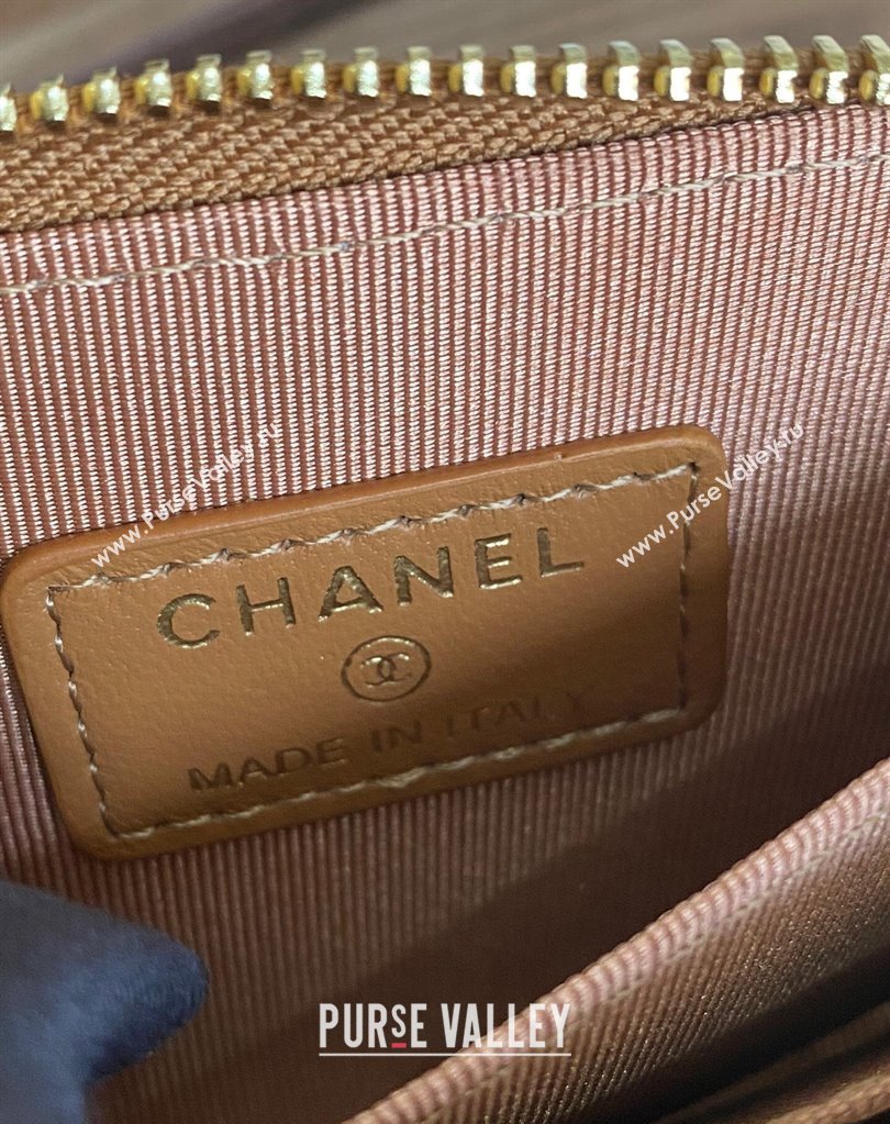Chanel Gold-Tone Metal Logo Zip Card Holder AP3045 in Grained Calfskin Brown (keke-23101139)