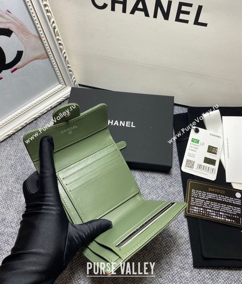 Chanel Classic Small Flap Wallet AP0231 in Lambskin Green/Silver (keke-23101010)