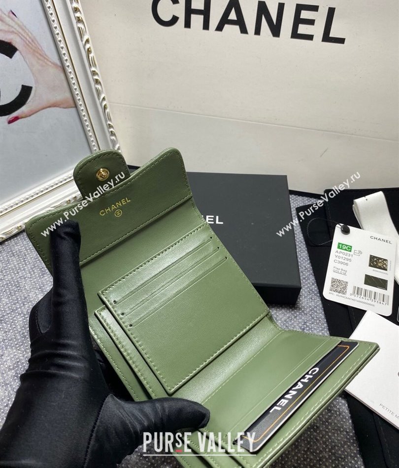 Chanel Classic Small Flap Wallet AP0231 in Lambskin Green/Gold (keke-23101009)