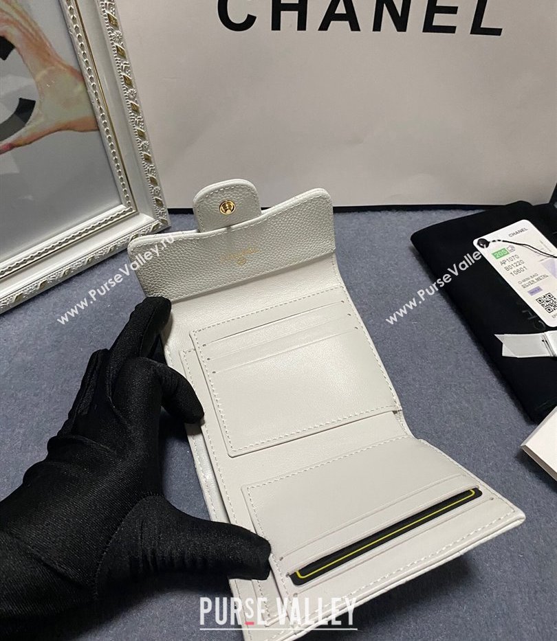 Chanel Classic Small Flap Wallet AP0231 in Grained Calfskin White/Gold (keke-23101105)