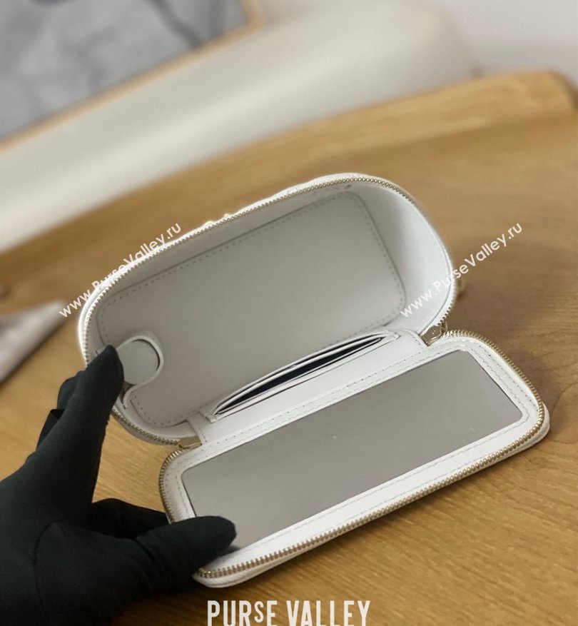 Chanel Small Sweet Heart Vanity Case Bag 81247 in Grained Calfskin White (yingfeng-23101102)
