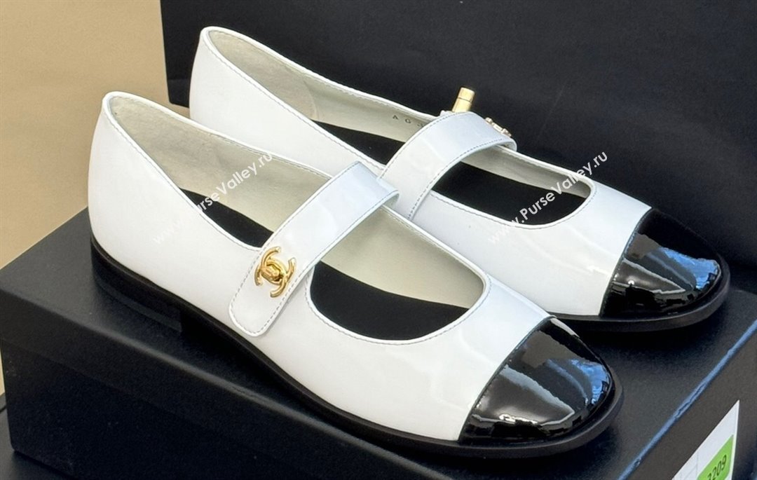 Chanel Patent Calfskin Mary Janes G45280 White/Black 2023 (kaola-23111102)
