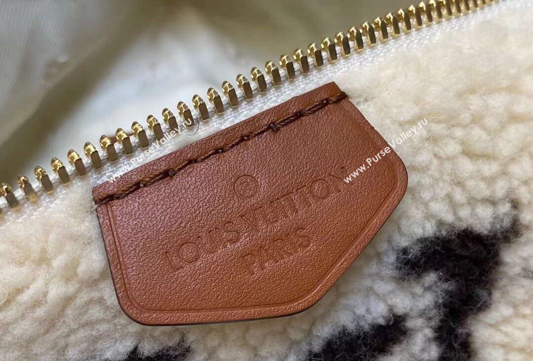 Louis Vuitton Shearling LV Ski Bumbag Bag M23715 Cream/Brown 2023 (kiki-23111329)