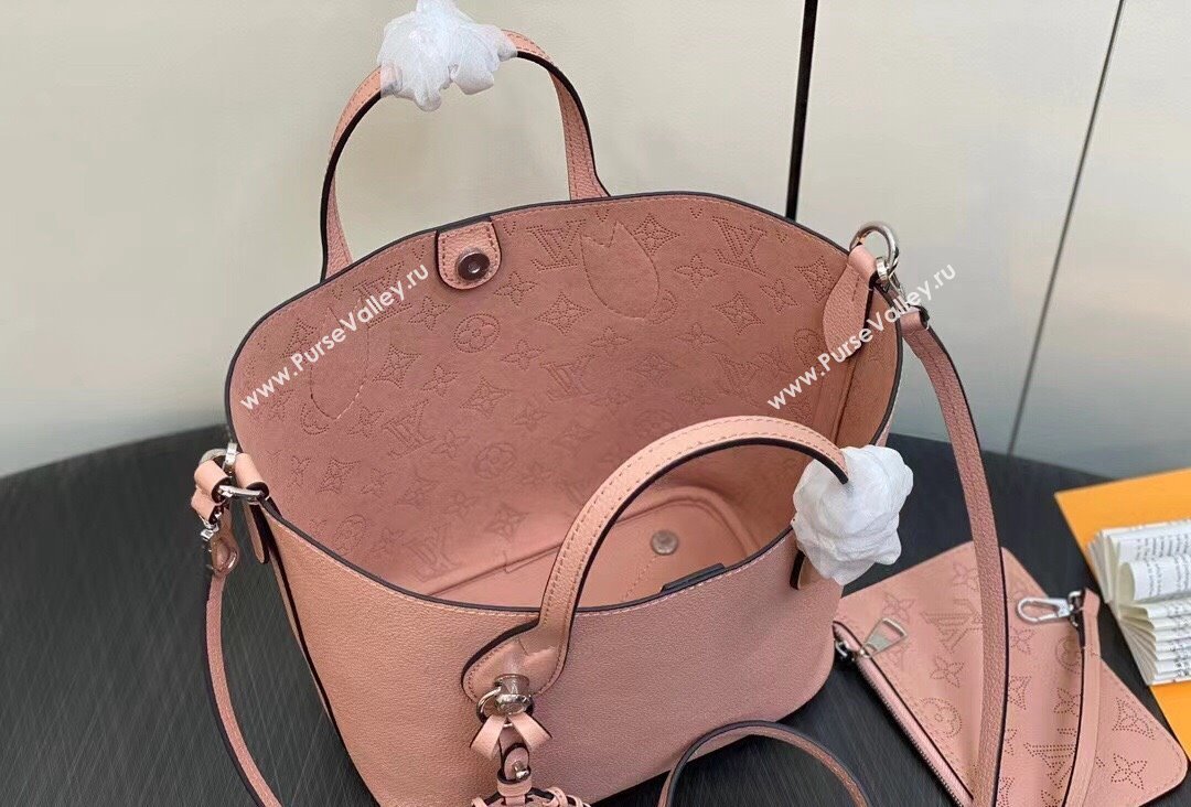 Louis Vuitton Mahina perforated calfskin leather Blossom PM Bag M23196 Rose Jasmin 2023 (kiki-23111343)