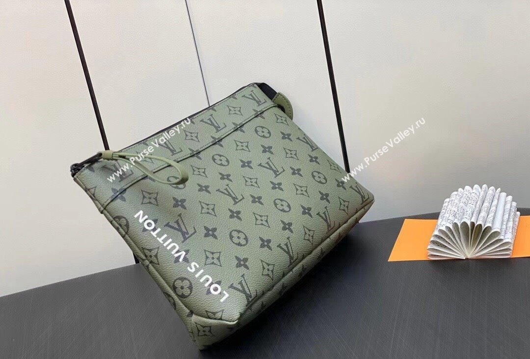Louis Vuitton Monogram Canvas Pochette Voyage Souple Bag M82800 Khaki Green/Vermillion Red 2023 (kiki-23111312)