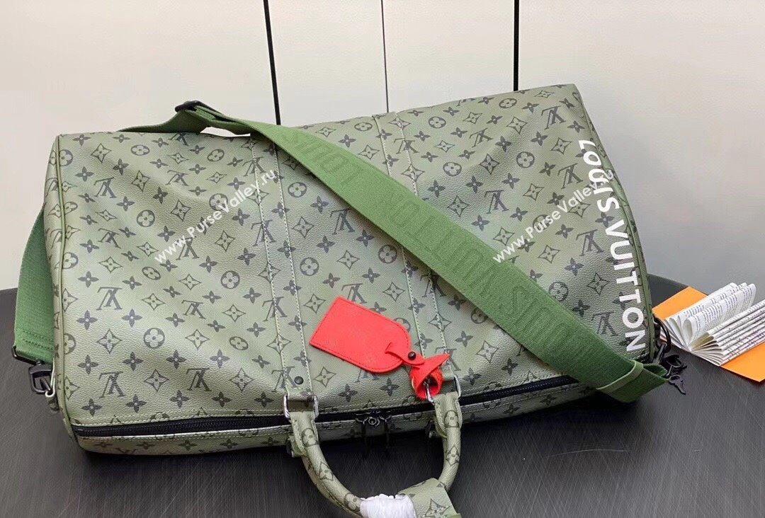 Louis Vuitton Monogram Canvas Keepall Bandoulière 55 Bag M23963 Khaki Green/Vermillion Red 2023 (kiki-23111318)