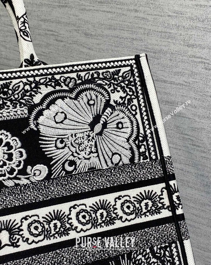 Dior Large Book Tote Bag in Black and White Butterfly Bandana Embroidery (XXG-23112029)