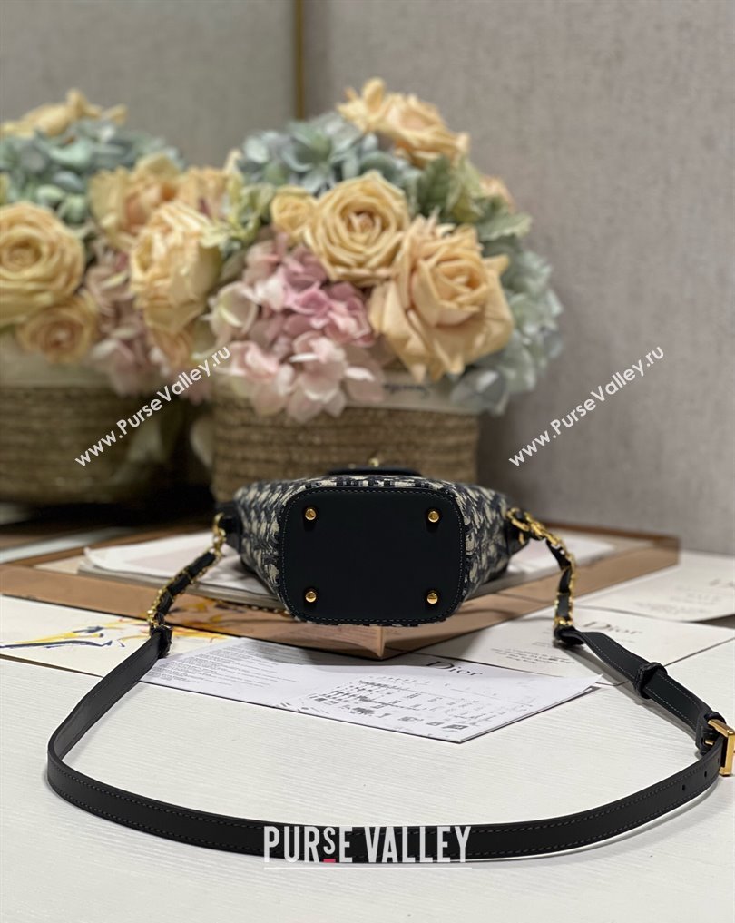 Dior 30 Montaigne Mini Bucket Bag In Blue Dior Oblique Jacquard and Calfskin 2024 (XXG-23112112)
