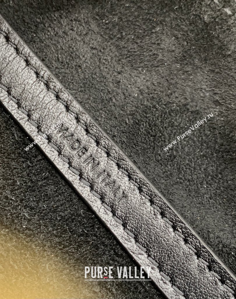 Celine SMALL BOSTON CUIR TRIOMPHE BAG in Smooth Calfskin Black (pin-23112101)