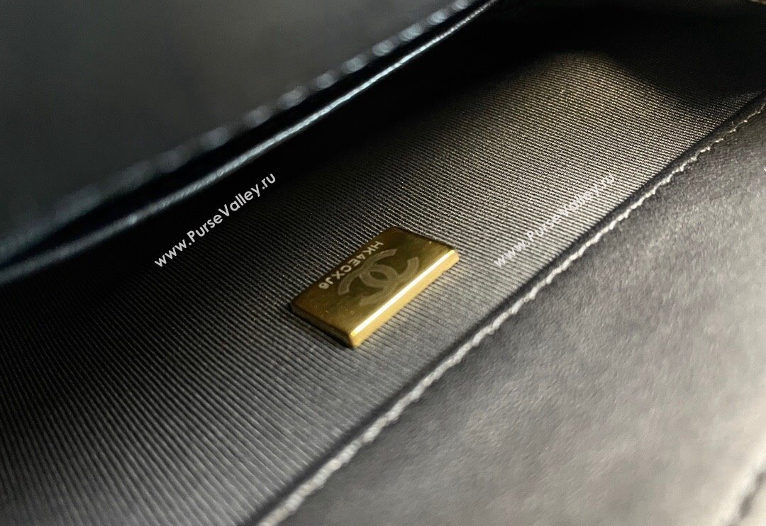 Chanel Lambskin Gold-Tone Metal Small Messenger Bag AS4609 Black 2024 (jiyuan-23112212)